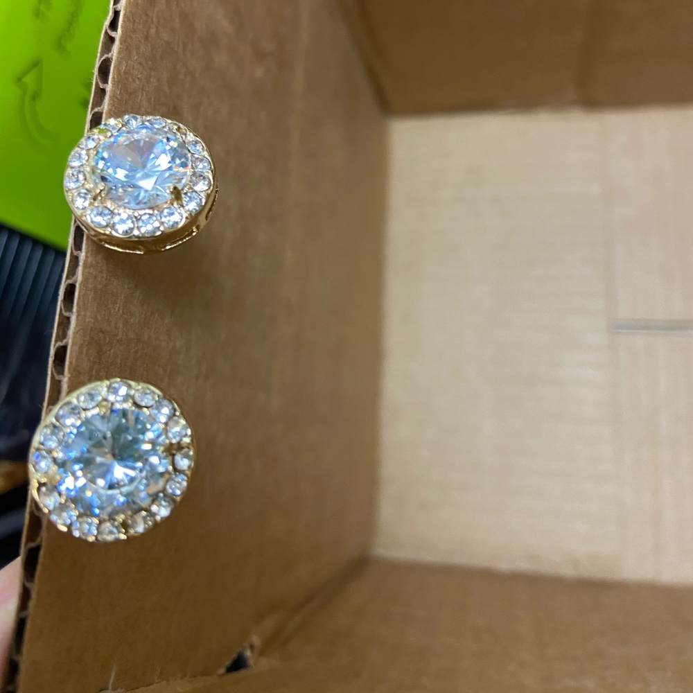 Crystal Stud Earrings. NEW. - Picture 4 of 4